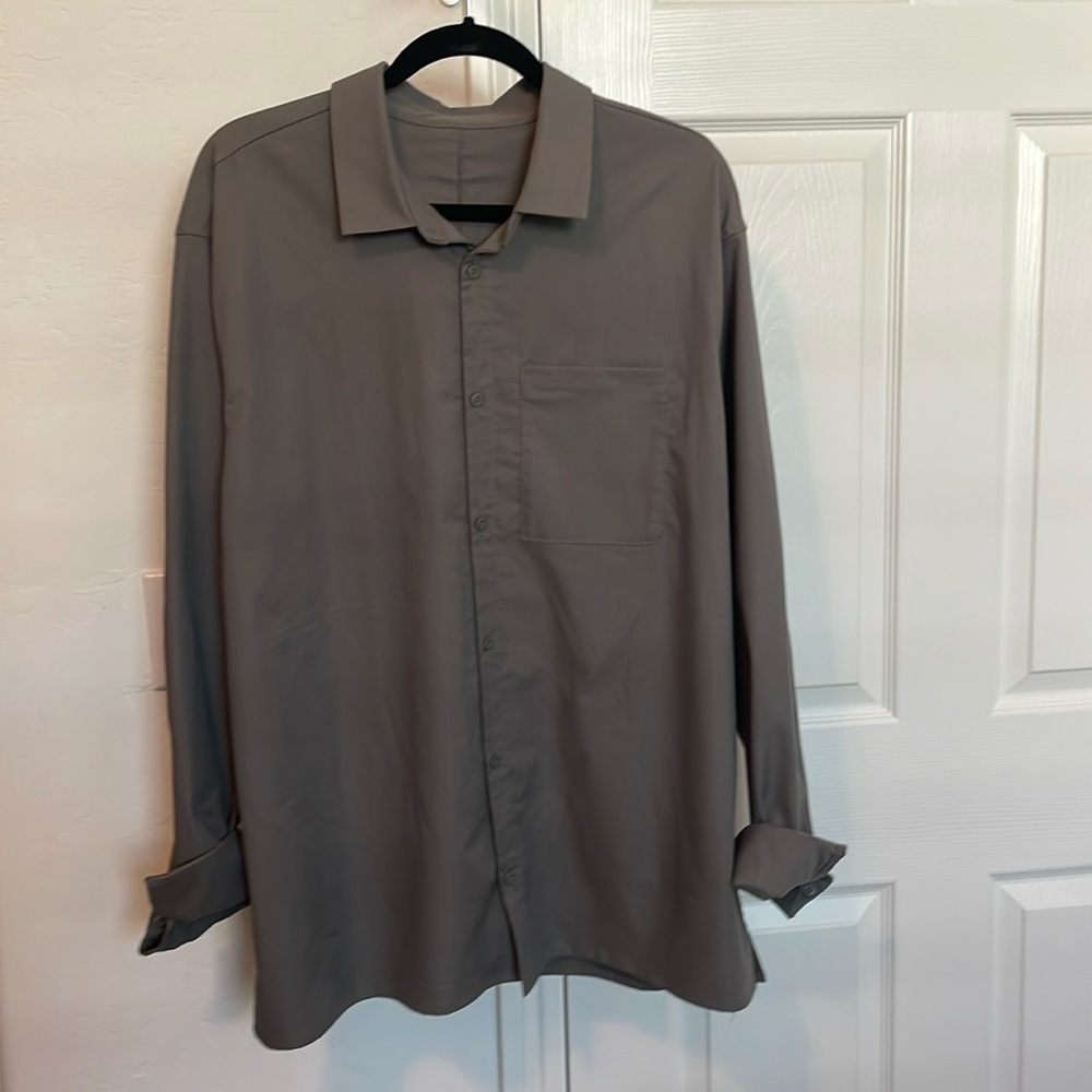 Men’s Lululemon button-down XXL